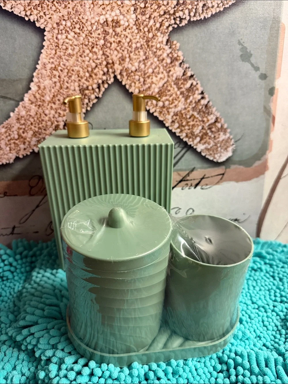 ❣️5|$25❣️Mint Green Bath Accessory Set with Gold Pumps